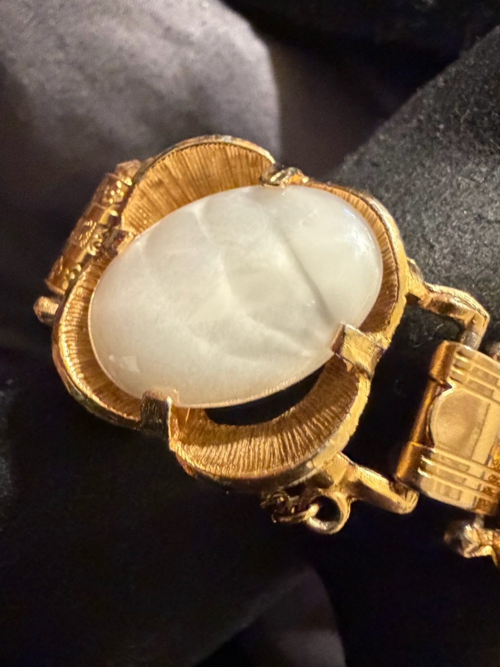 Vintage Gold Tone Milky White Cabochon Statement Bracelet Ornate Chunky 8” - Picture 10 of 16